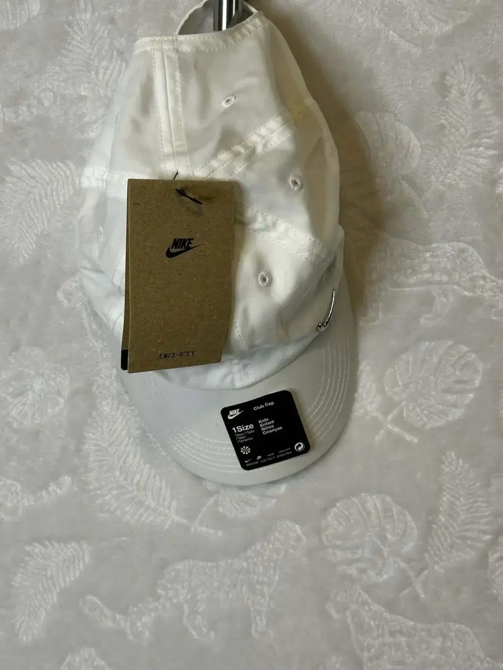 Nike Kids Dri-FIT Club Cap White with Metallic Silver Swoosh - Picture 2 of 8